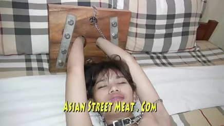 Ướt và bẩn thủ dâm trong vlxx chị em gương