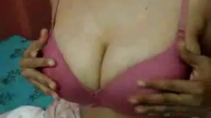 Cô gái châu vlxx me chieu con á, chọc