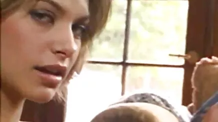 Lucy vlxx bup be tinh duc là đánh đòn